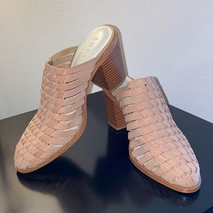 1.State Licha Leather Mule